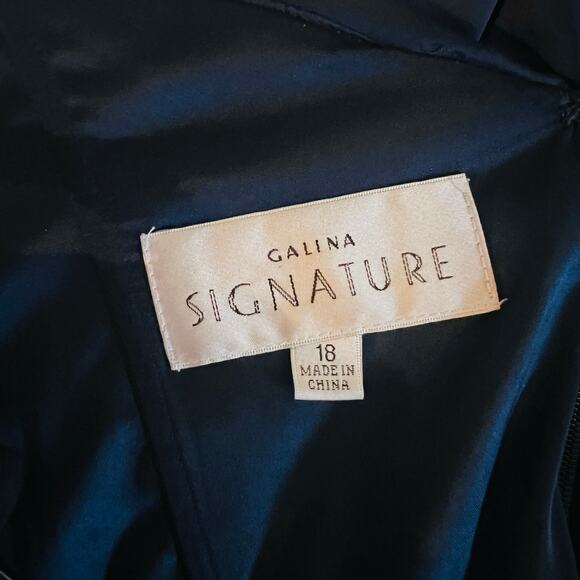 Galina Signature Off Shoulder Ruched  Maxi Mermaid Dress Size 18 Navy - Picture 6 of 9